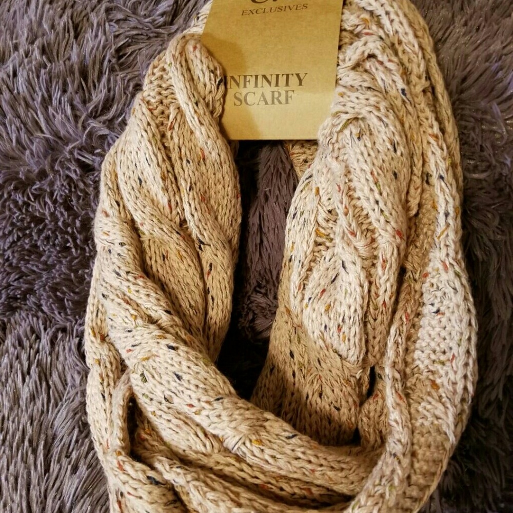 Chunky knit infinity scarf